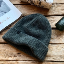 МК для ручного вязания Головной убор женская шапка
